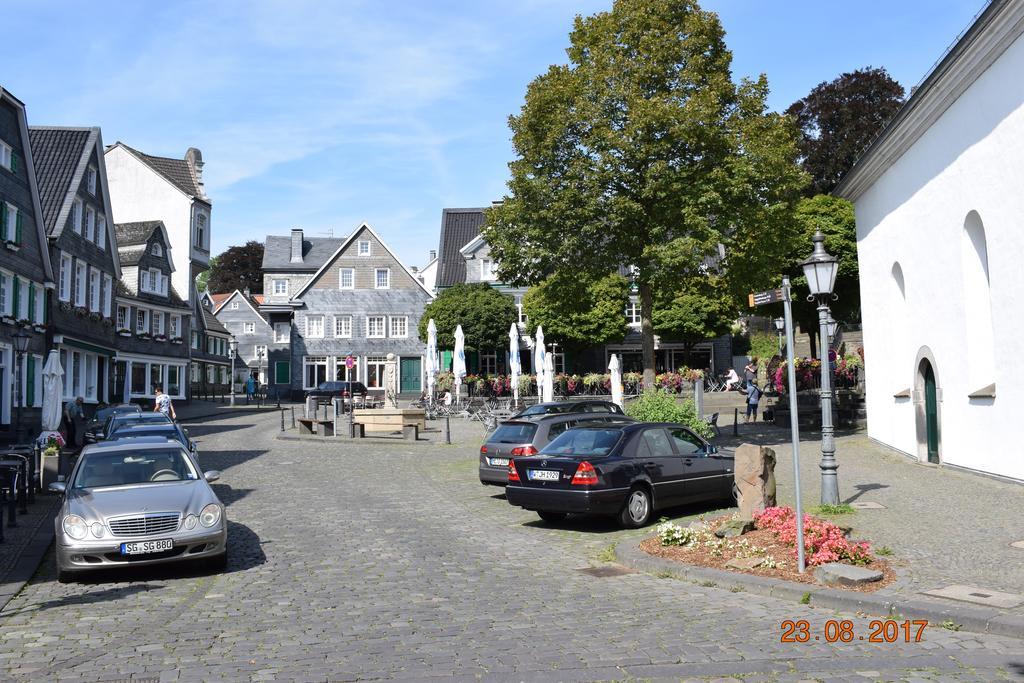 Messewohnung Graefrath Solingen Bagian luar foto